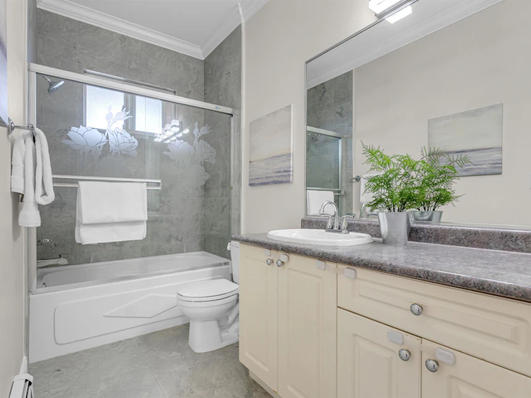 13185 73 Avenue, Surrey, BC, V3W 2R4 - 13