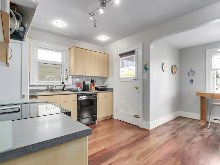 4529 W 8th Avenue, Vancouver, BC, V6R 2A4 - 8