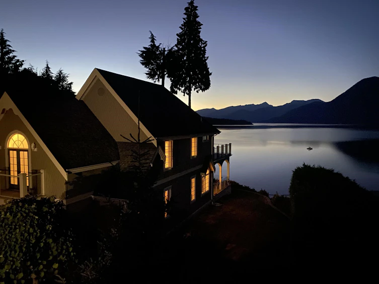 6560 N Gale Avenue, Sechelt, BC, V7Z 0L1