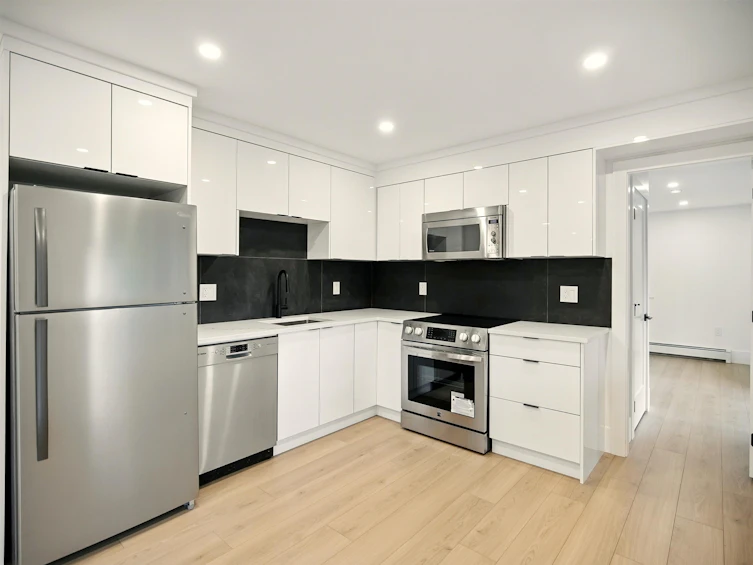 6230 Summit Avenue, West Vancouver, BC, V7W 1Y2 - 31
