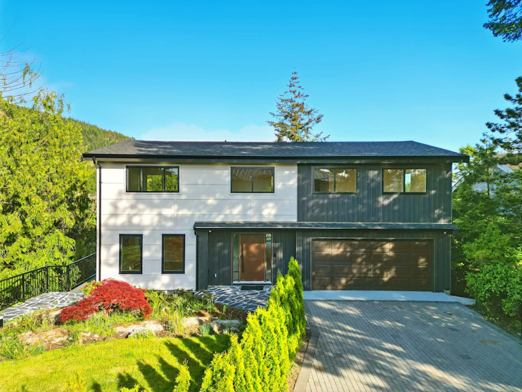6230 Summit Avenue, West Vancouver, BC, V7W 1Y2 - 2