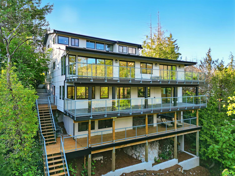 6230 Summit Avenue, West Vancouver, BC, V7W 1Y2 - 4