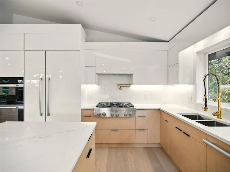 6230 Summit Avenue, West Vancouver, BC, V7W 1Y2 - 9