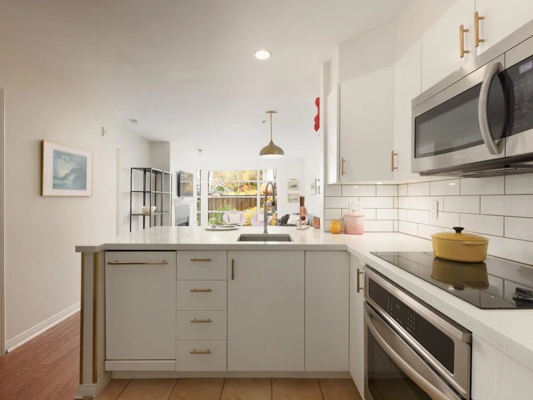 204-2575 W 4th Avenue, Vancouver, BC, V6K 1P5 - 12