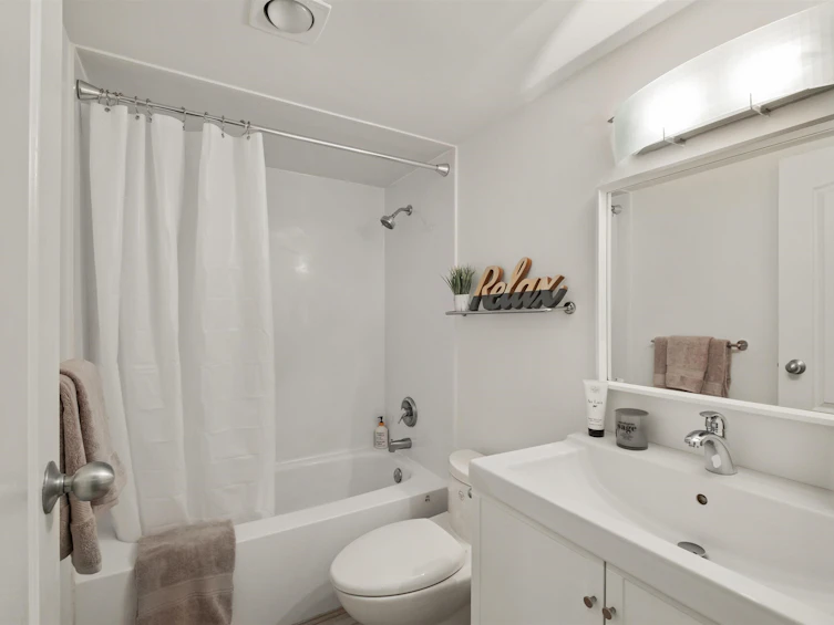 201-2012 Fullerton Avenue, North Vancouver, BC, V7P 3E3 - 9