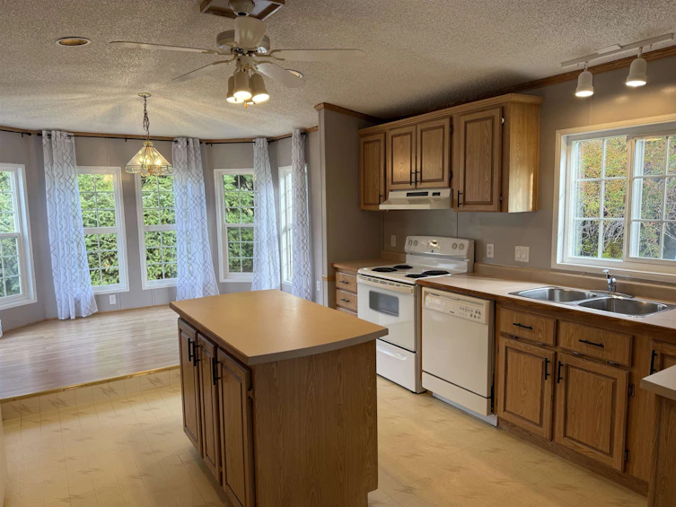 96-1413 Sunshine Coast Highway, Gibsons, BC, V0N 1V5 - 10