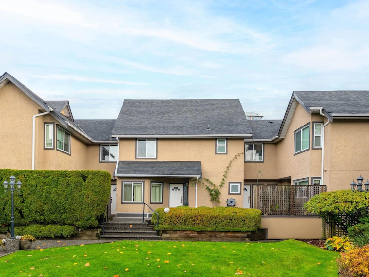 3-237 W 16th Street, North Vancouver, BC, V7M 1T7 - 2