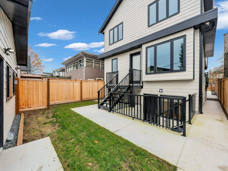 2917 Charles Street, Vancouver, BC, V5K 3B1 - 24