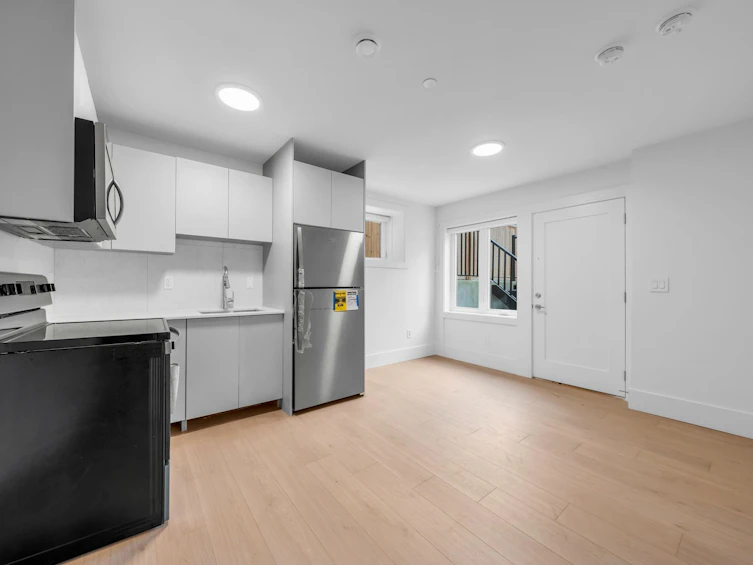 2917 Charles Street, Vancouver, BC, V5K 3B1 - 26