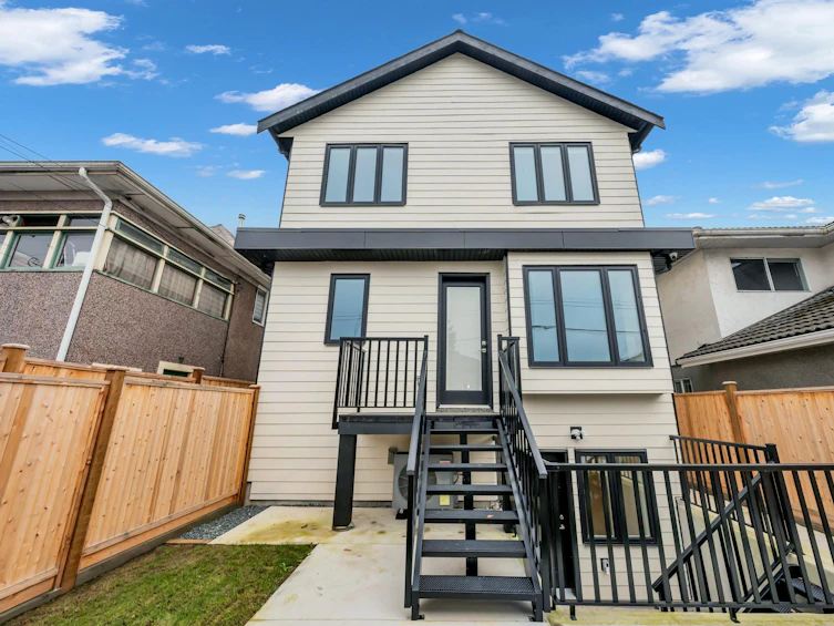 2917 Charles Street, Vancouver, BC, V5K 3B1 - 31