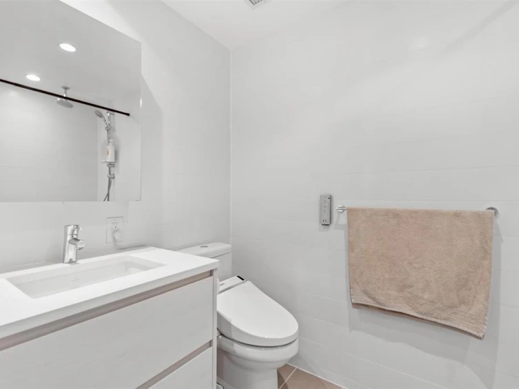 502-8188 Fraser Street, Vancouver, BC, V5X 0J8 - 10
