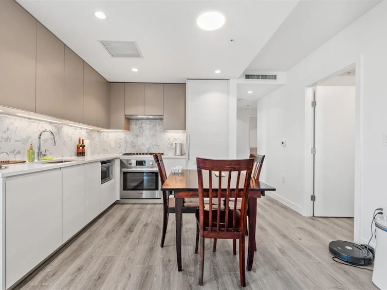 502-8188 Fraser Street, Vancouver, BC, V5X 0J8 - 4