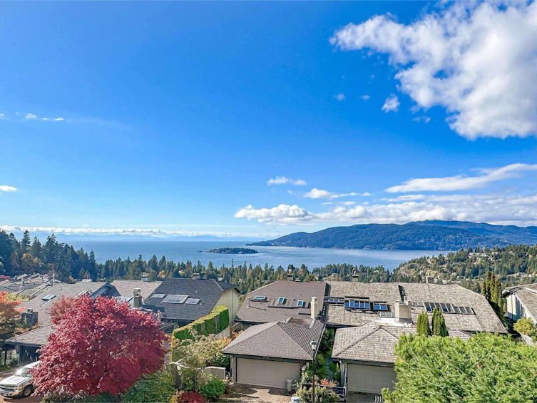 5446 Meadfeild Lane, West Vancouver, BC, V7W 3G3 - 2