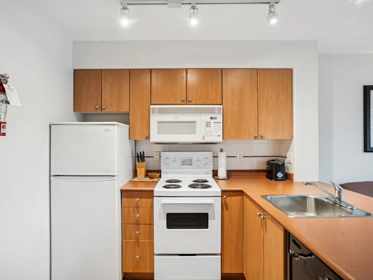 703-910 Beach Avenue, Vancouver, BC, V6Z 2W7 - 13