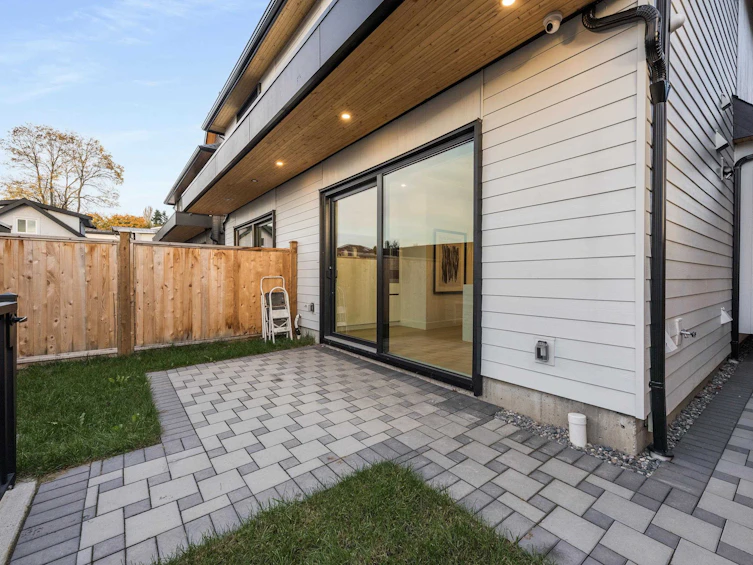 2-4889 Moss Street, Vancouver, BC, V5R 3T3 - 2