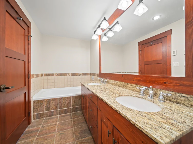 402-2202 Gondola Way, Whistler, BC, V8E 0M7 - 16