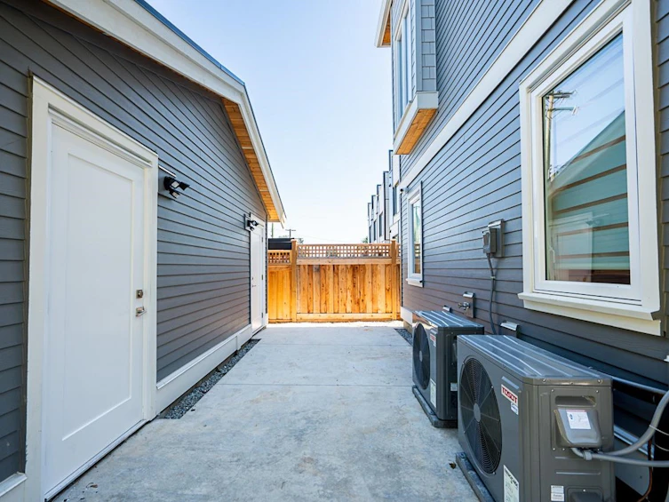 2107 E 33rd Avenue, Vancouver, BC, V5N 3E9 - 25
