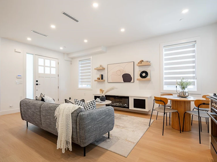 2107 E 33rd Avenue, Vancouver, BC, V5N 3E9 - 5