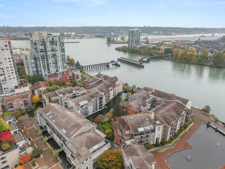 105-5 Renaissance Square, New Westminster, BC, V3M 6K5 - 30