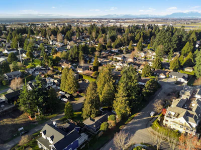 5454 13a Avenue - 4