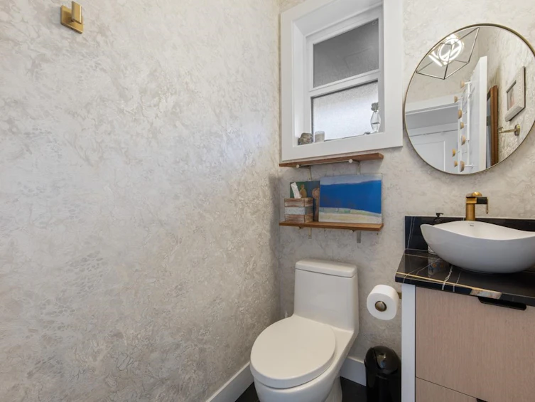 2558 Dundas Street, Vancouver, BC, V5K 1P8 - 12