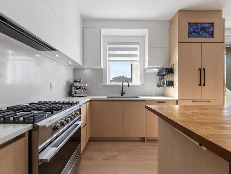 2558 Dundas Street, Vancouver, BC, V5K 1P8 - 10