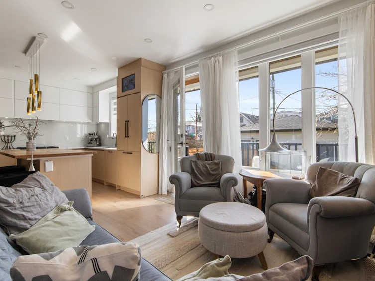2558 Dundas Street, Vancouver, BC, V5K 1P8 - 3