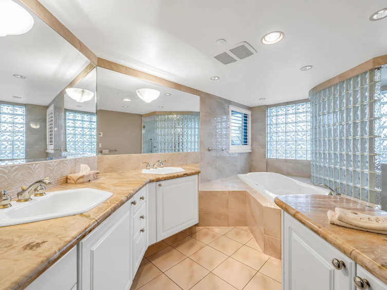 6-1350 W 14 Avenue, Vancouver, BC, V6H 1R1 - 11