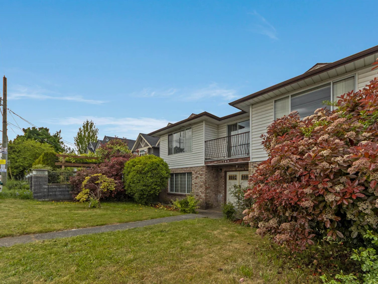 7769 10th Avenue, New Westminster, BC, V3N 2S2