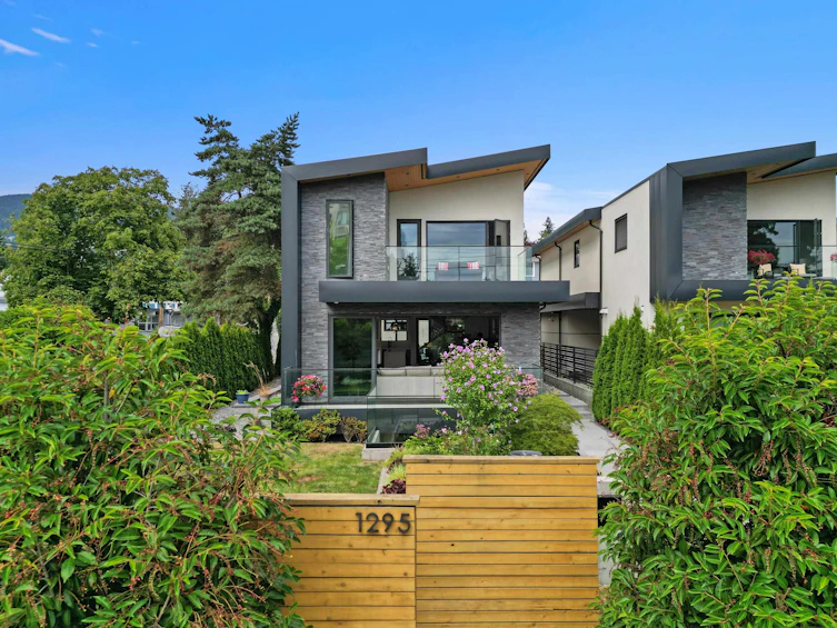 1295 Duchess Avenue, West Vancouver, BC, V7T 1H3