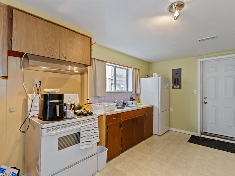 1615 Adanac Street, Vancouver, BC, V5L 2C7 - 16