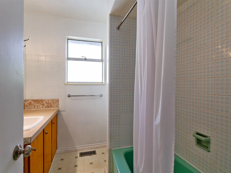 1615 Adanac Street, Vancouver, BC, V5L 2C7 - 12