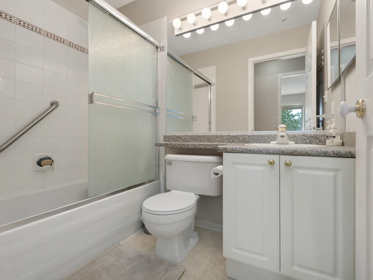 401-13733 74 Avenue, Surrey, BC, V3W 1B8 - 13