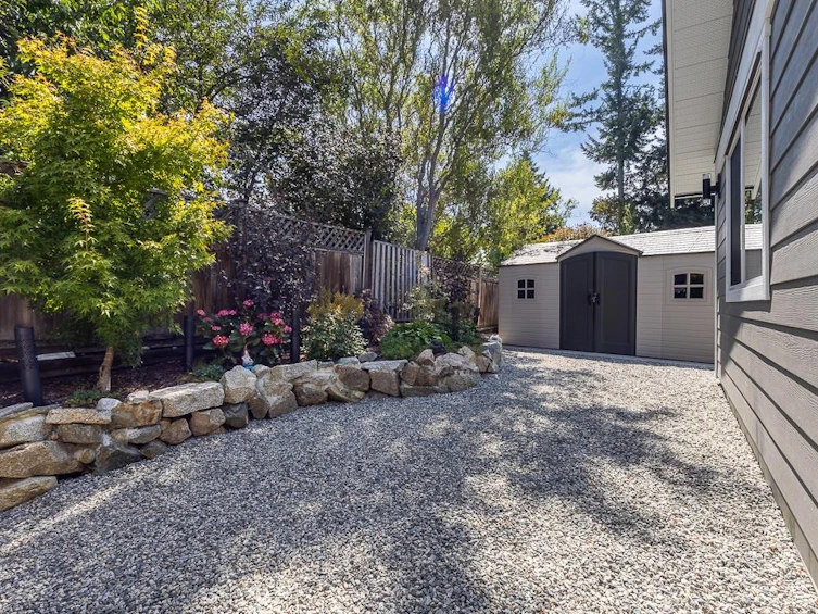5592 Curtis Place, Sechelt, BC, V7Z 0R9 - 34