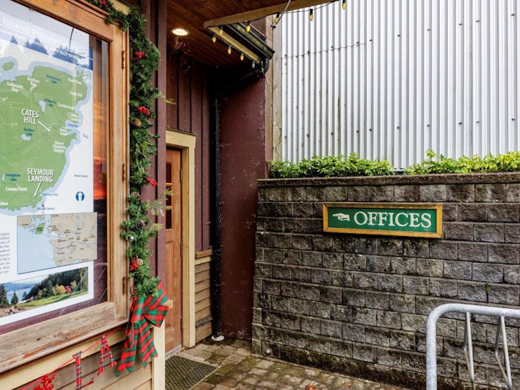 475 Bowen Island Trunk Road, Bowen Island, BC, V0N 1G2 - 10