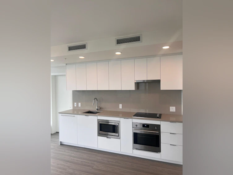 3211-13675 107a Avenue, Surrey, BC, V3T 2H2 - 12