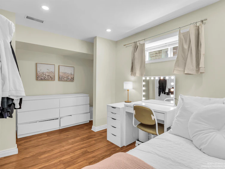 2433 Philip Avenue, North Vancouver, BC, V7P 2W7 - 28