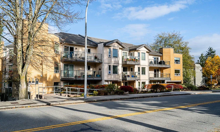 212-15255 18 Avenue