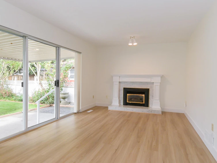 9469 154 Street, Surrey, BC, V3R 9E2 - 9