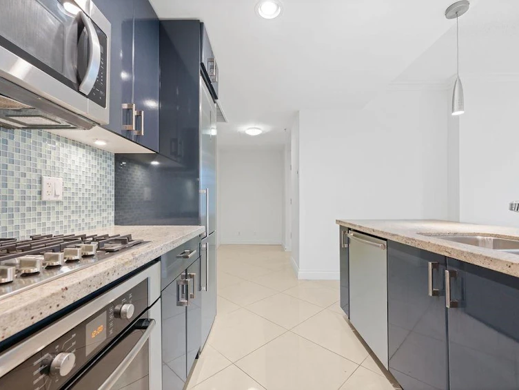 403-162 Victory Ship Way, North Vancouver, BC, V7L 0B4 - 17