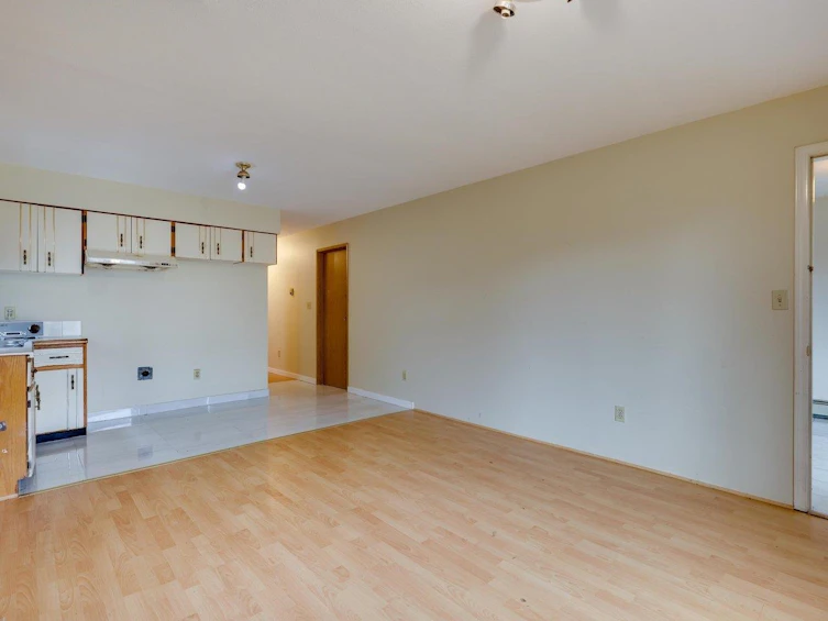 311 E 38th Avenue, Vancouver, BC, V5W 1H5 - 3
