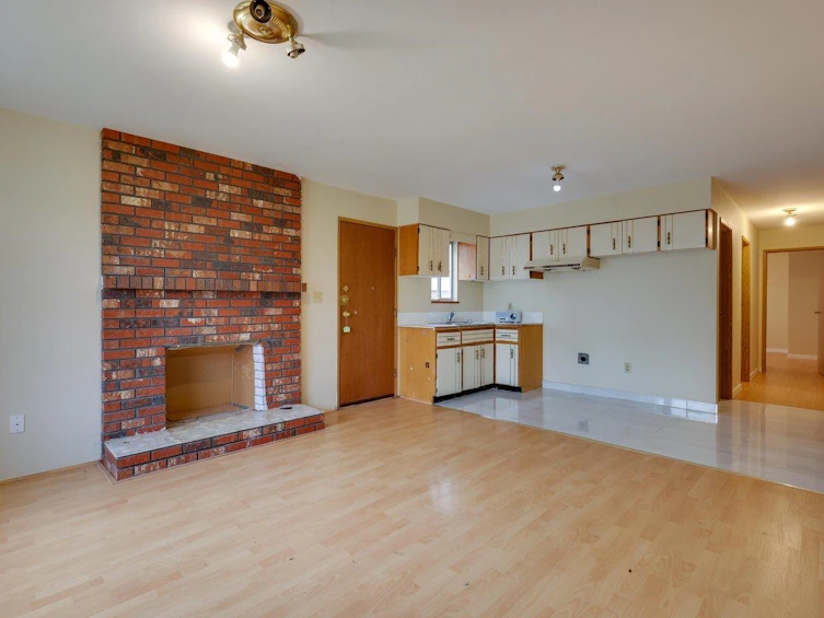 311 E 38th Avenue, Vancouver, BC, V5W 1H5 - 2