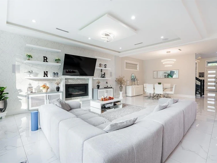 8821 Queen Mary Boulevard, Surrey, BC, V3V 6P9 - 7