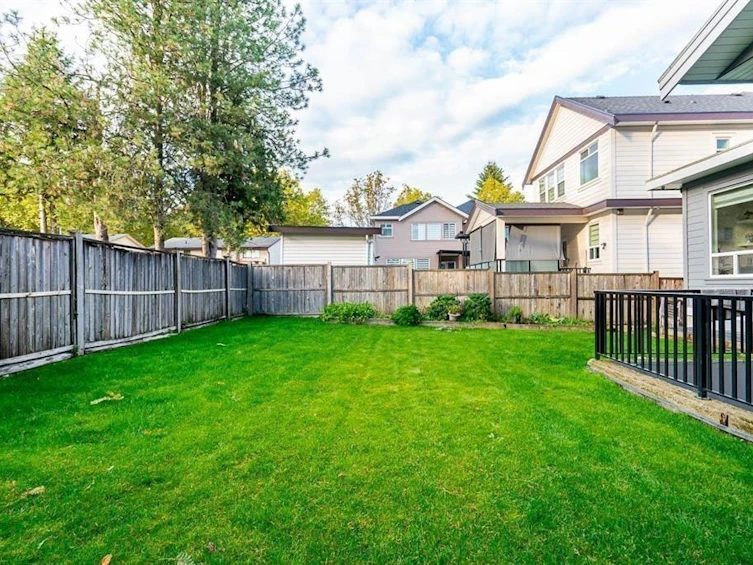 8821 Queen Mary Boulevard, Surrey, BC, V3V 6P9 - 22