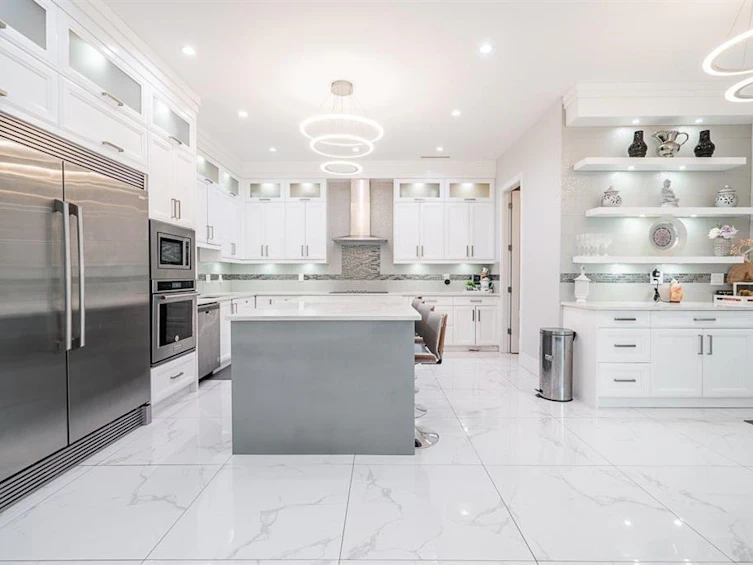 8821 Queen Mary Boulevard, Surrey, BC, V3V 6P9 - 8
