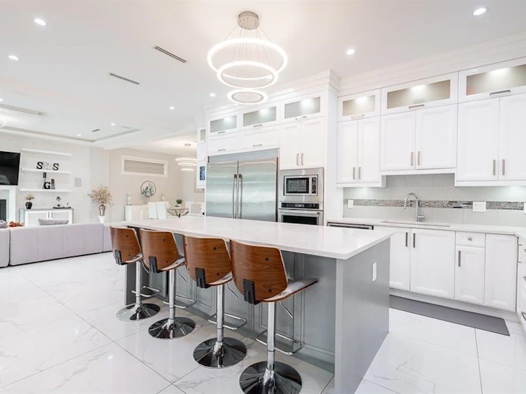 8821 Queen Mary Boulevard, Surrey, BC, V3V 6P9 - 9