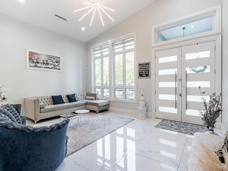 8821 Queen Mary Boulevard, Surrey, BC, V3V 6P9 - 4