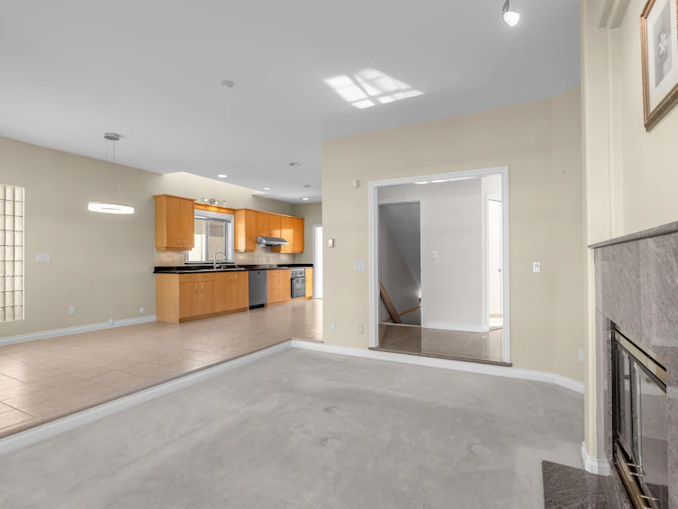 2249 Fraserview Drive, Vancouver, BC, V5P 2N2 - 10