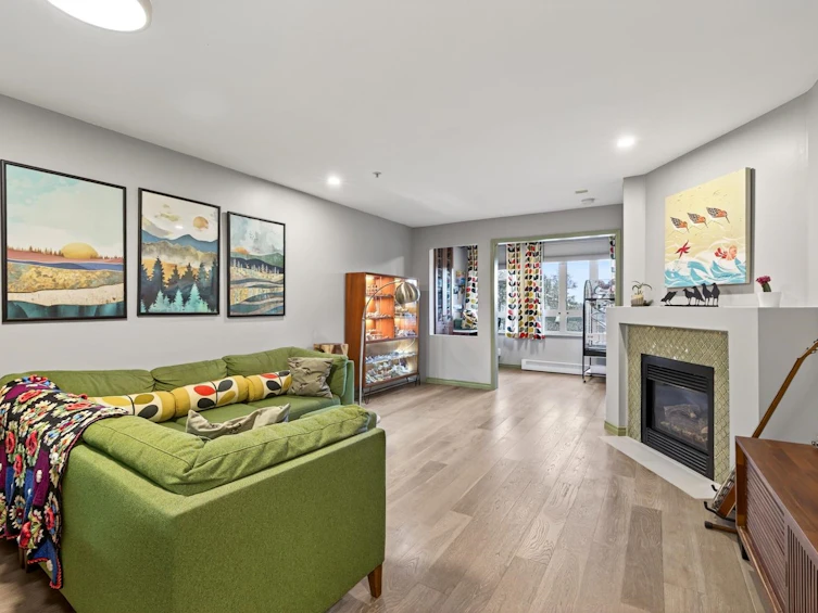 308-1688 E 4th Avenue, Vancouver, BC, V5N 1J8 - 2