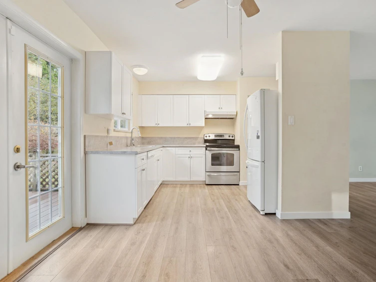5447 River Road, Delta, BC, V4K 1S8 - 9